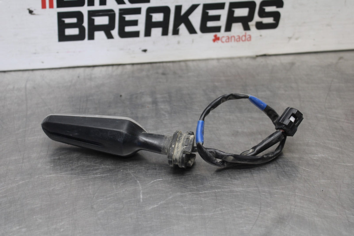 22-25 YAMAHA YZF R7 RIGHT FRONT TURN SIGNAL LIGHT INDICATOR BB940