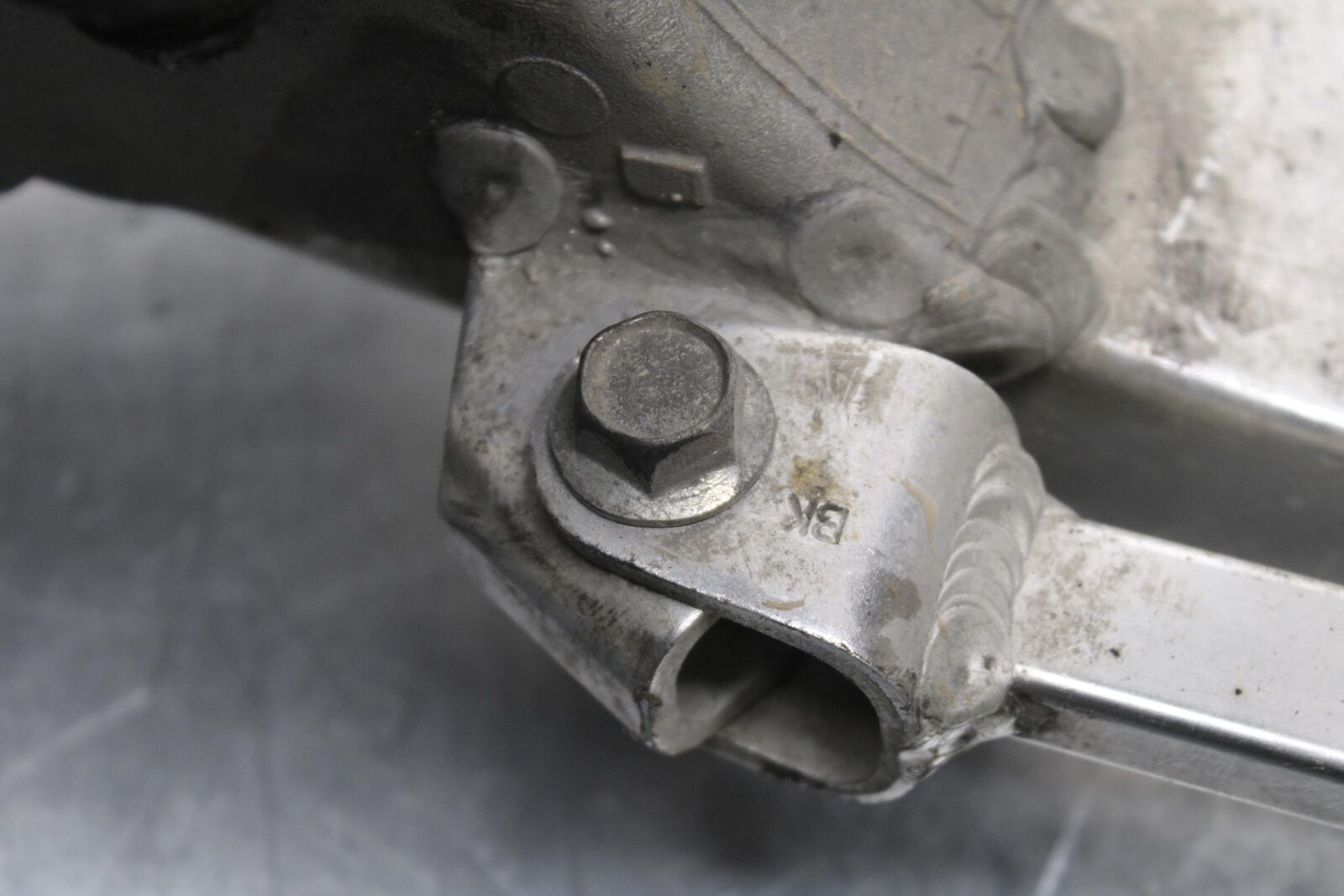 1999 Suzuki GSXR600 REAR SWINGARM BACK SUSPENSION SWING ARM BB580