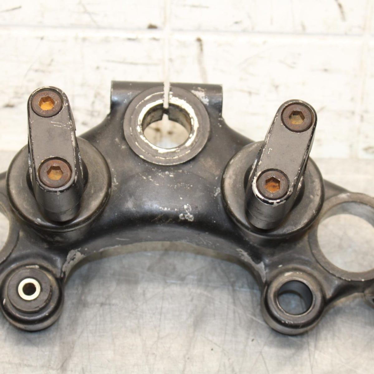 1977 Yamaha XS750 FORKS UPPER TRIPLE TREE CLAMP 1J7-23435-01-98 BB554
