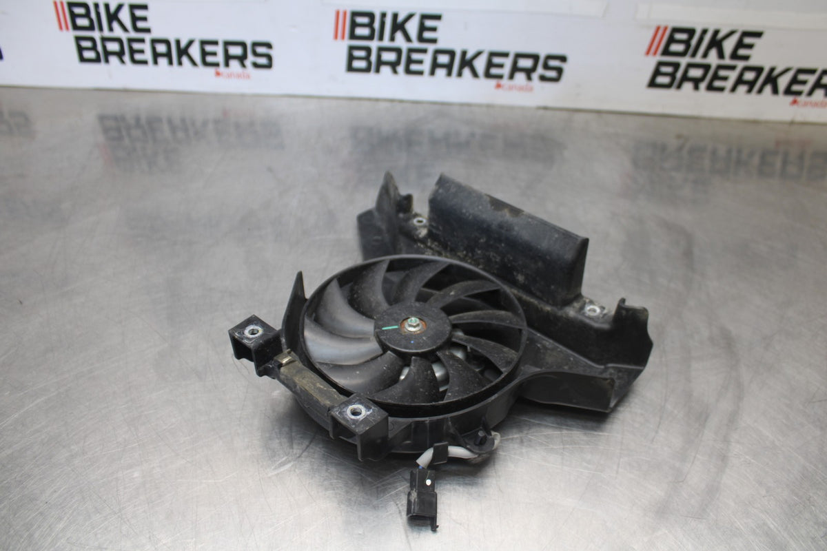 24-25 KAWASAKI NINJA 500 ABS ENGINE RADIATOR COOLING FAN BB899
