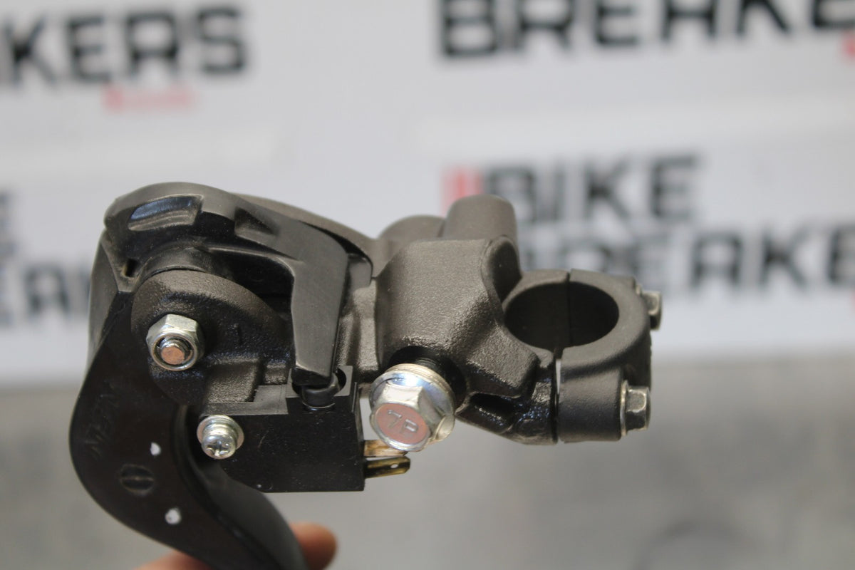 18 SUZUKI GSXR750 FRONT BRAKE MASTER CYLINDER w/ LEVER BB891