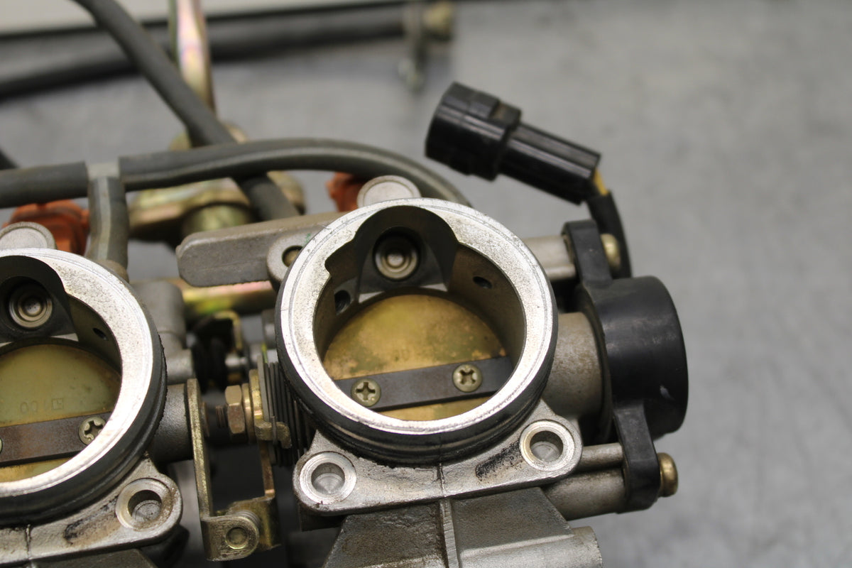 03-05 YAMAHA YZF R6  MAIN FUEL INJECTORS / THROTTLE BODIES BB751