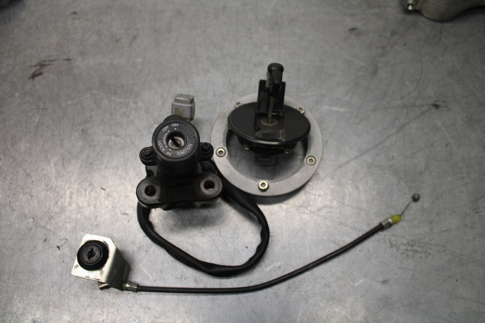 08-09 SUZUKI GSXR600 IGNITION LOCK KEY SET W/ GAS CAP AND SEAT LOCK BB728