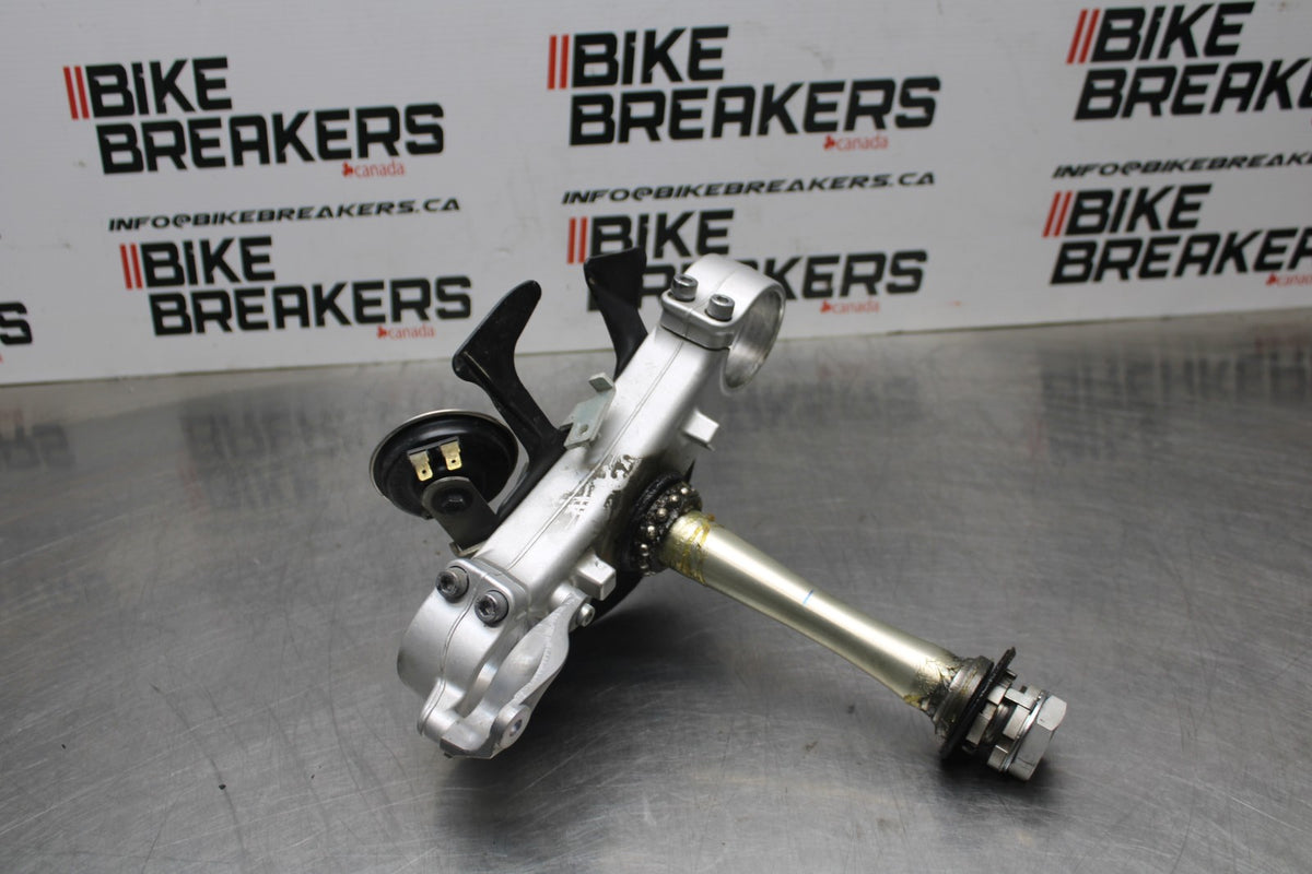 13 YAMAHA YZF R1 FRONT FORKS CLAMP LOWER TRIPLE TREE STEM BB781