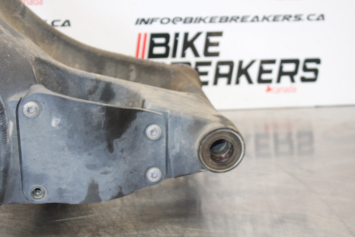 2007 Kawasaki Ninja ZX6R ZX600P REAR SWINGARM BACK SUSPENSION SWING ARM BB175