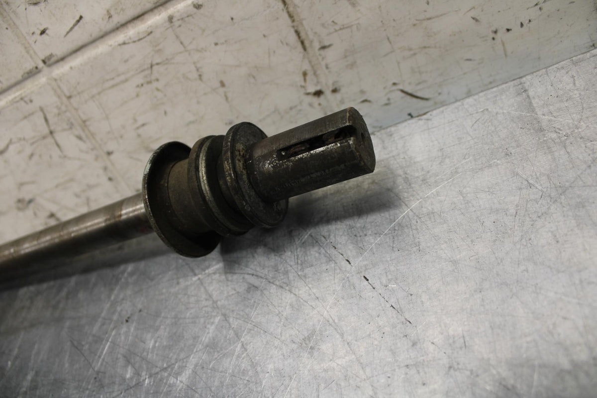 1981 Suzuki GS850G REAR AXLE BACK WHEEL RIM PIVOT BOLT AXEL BB37