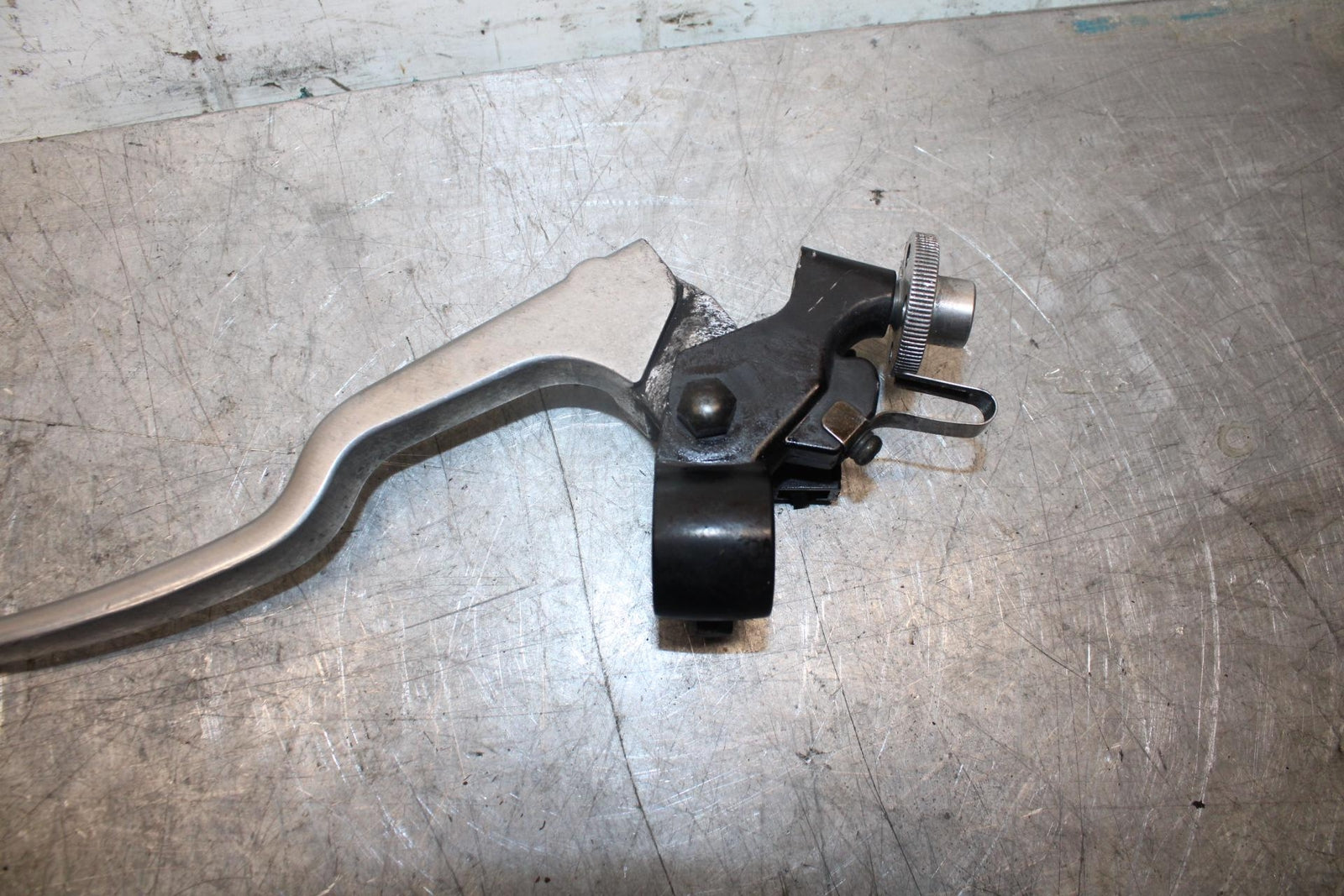 2001 Suzuki GSXR1000 CLUTCH PERCH MOUNT WITH LEVER  57500-40F11 BB52
