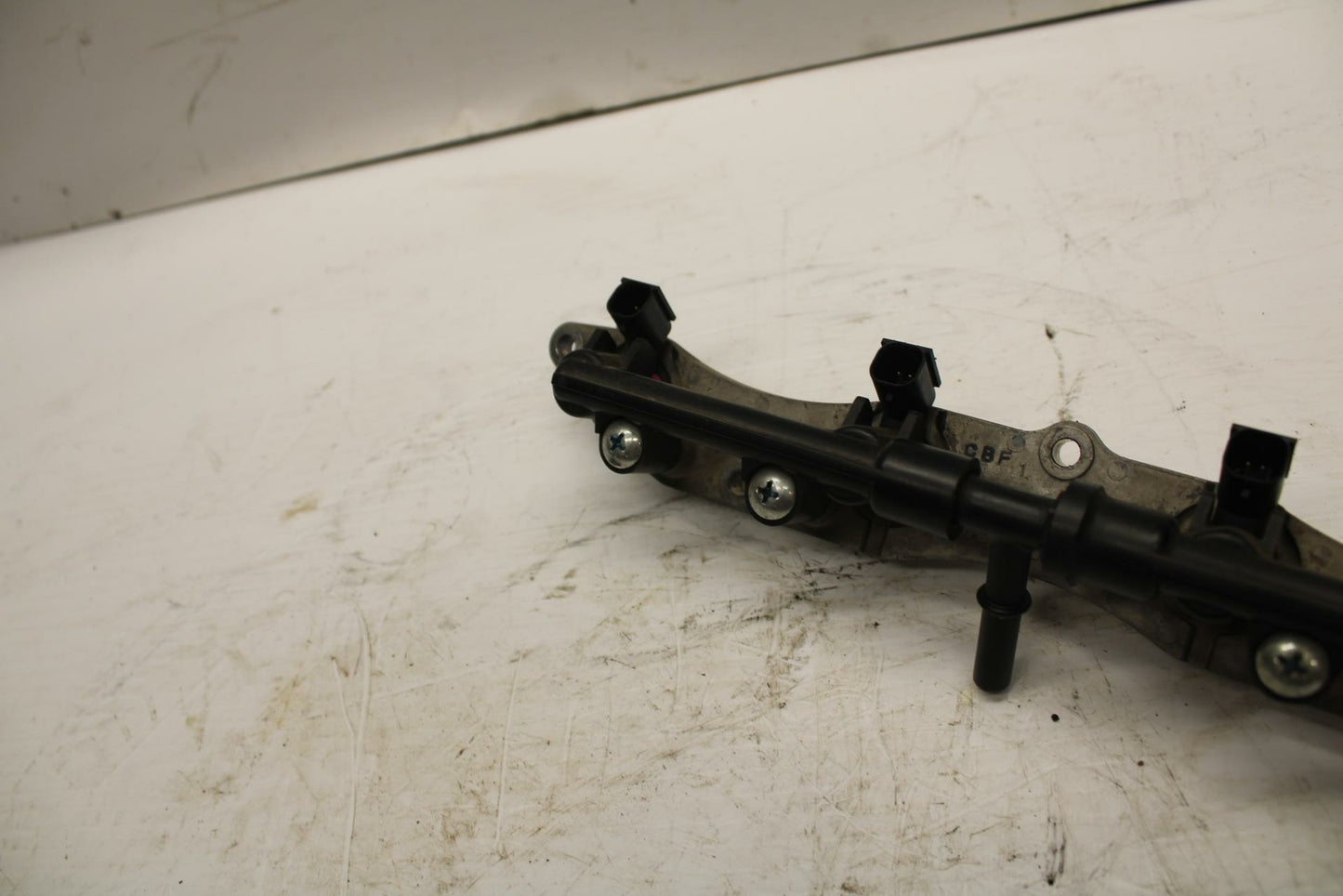 09-12 KAWASAKI NINJA ZX6R SECONDARY FUEL INJECTORS TOP AIRBOX GAS RAIL BB272