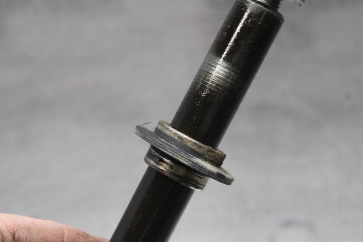 05 YAMAHA YZF R6 FRONT WHEEL RIM AXLE PIVOT BOLT BB858