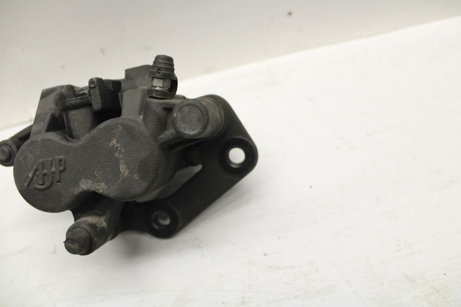 04-09 SUZUKI GS500F  FRONT BRAKE CALIPER BB278