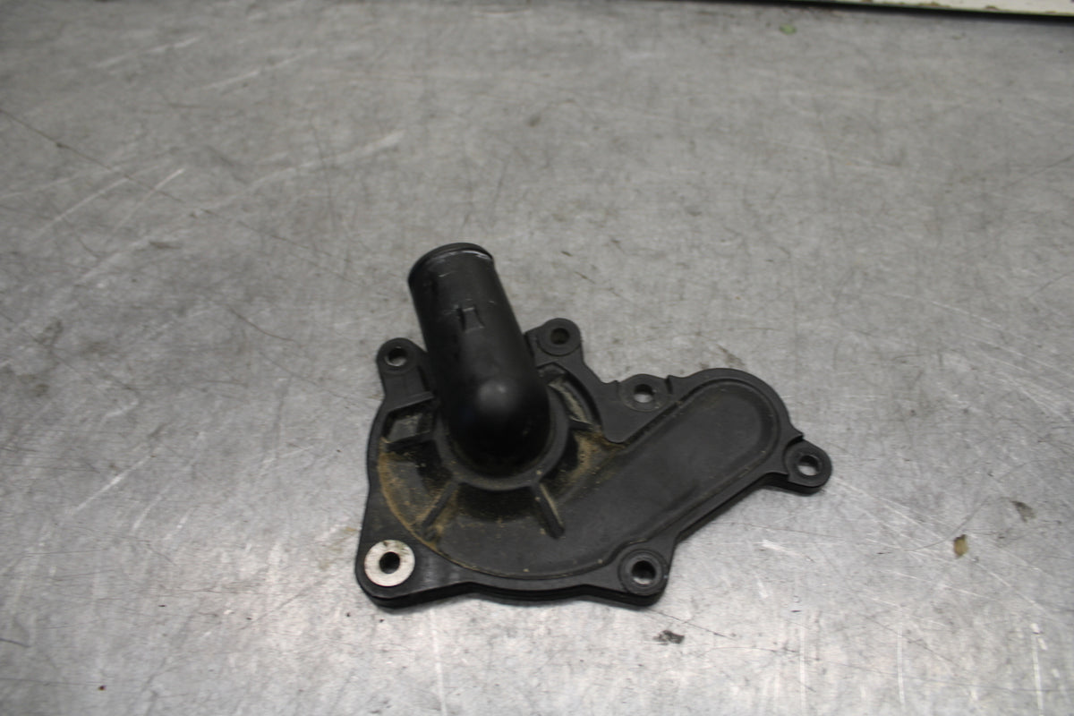 22-24 YAMAHA XSR900 ENGINE WATER COOLANT PUMP COVER BB683