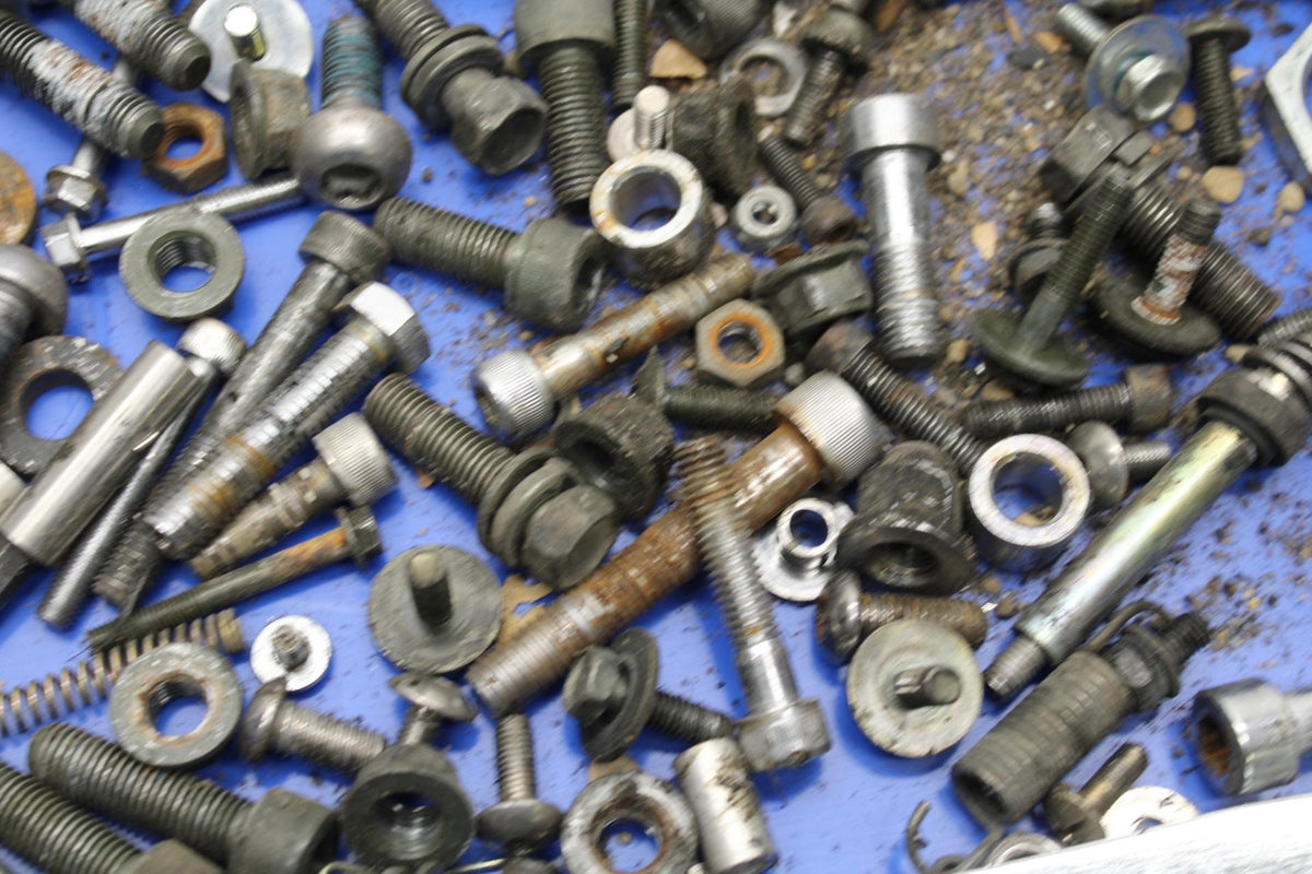 2004 Suzuki Intruder 1500 VL1500 ENGINE MOUNTING BOLTS HARDWARE MOTOR  BB573
