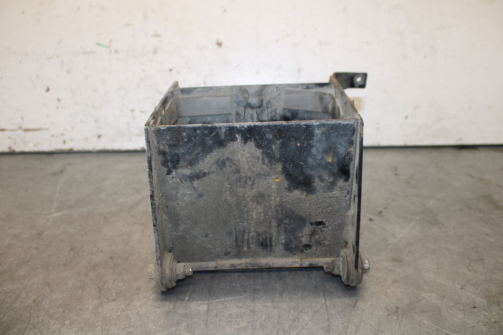 87-03 SUZUKI INTRUDER 1400 VS1400GLP BATTERY TRAY BOX HOLDER BB702