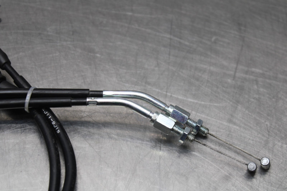 20-25 SUZUKI GSXR750 THROTTLE CABLES LINES BB810