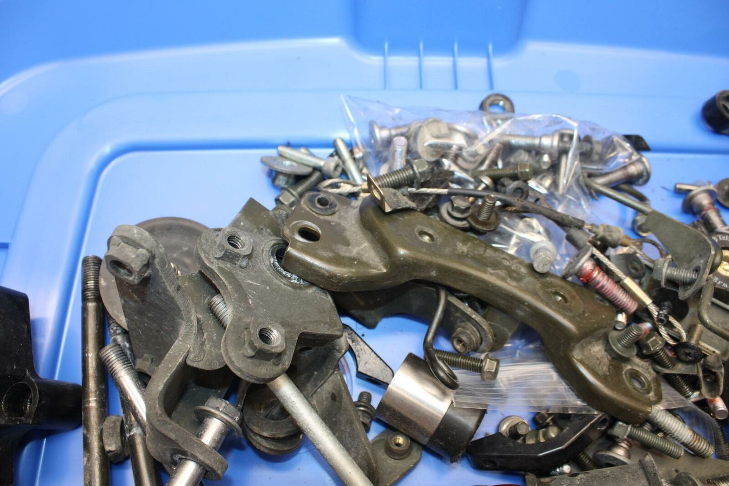 06-07 KAWASAKI NINJA 650R EX650A  LEFTOVER BOLTS HARDWARE MOTOR SCREWS  BB271