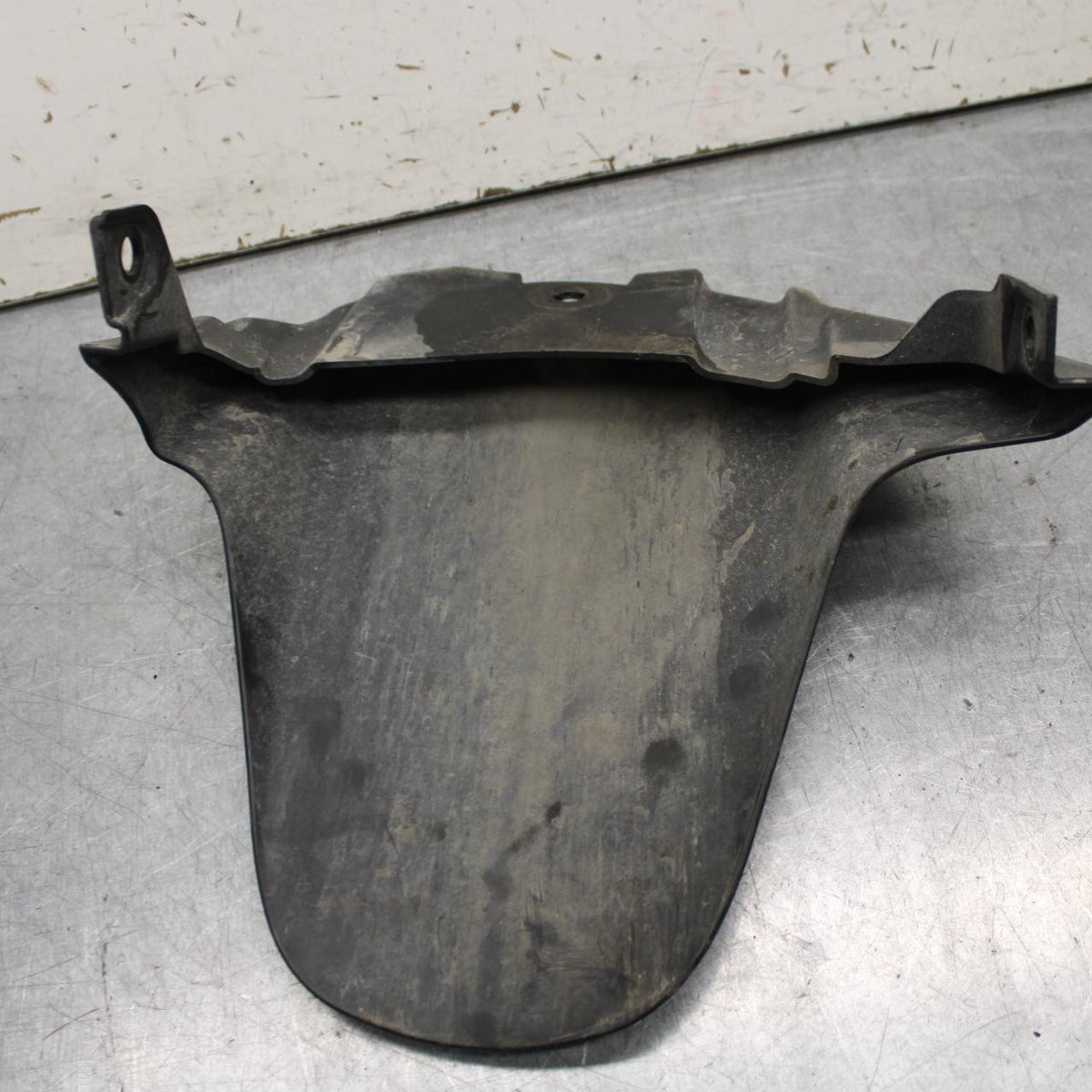 06-07 SUZUKI GSXR750 REAR BACK WHEEL TIRE HUGGER FENDER 63112-01H00 BB645