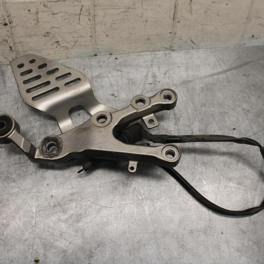 07 YAMAHA YZF R6 RIGHT REARSET REAR SET DRIVER FOOT PEG REST STOP BB495