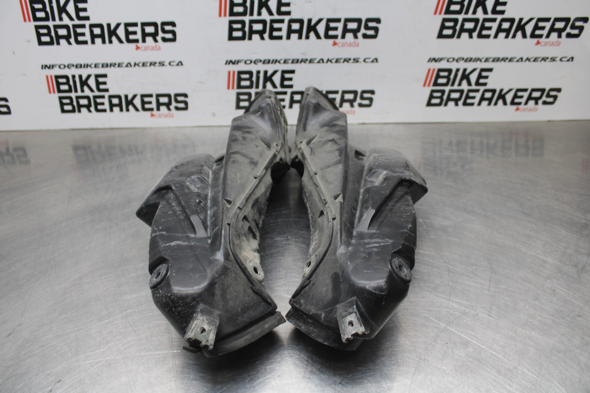 06-07 SUZUKI GSXR750 RIGHT LEFT AIR INTAKE DUCTS BB811