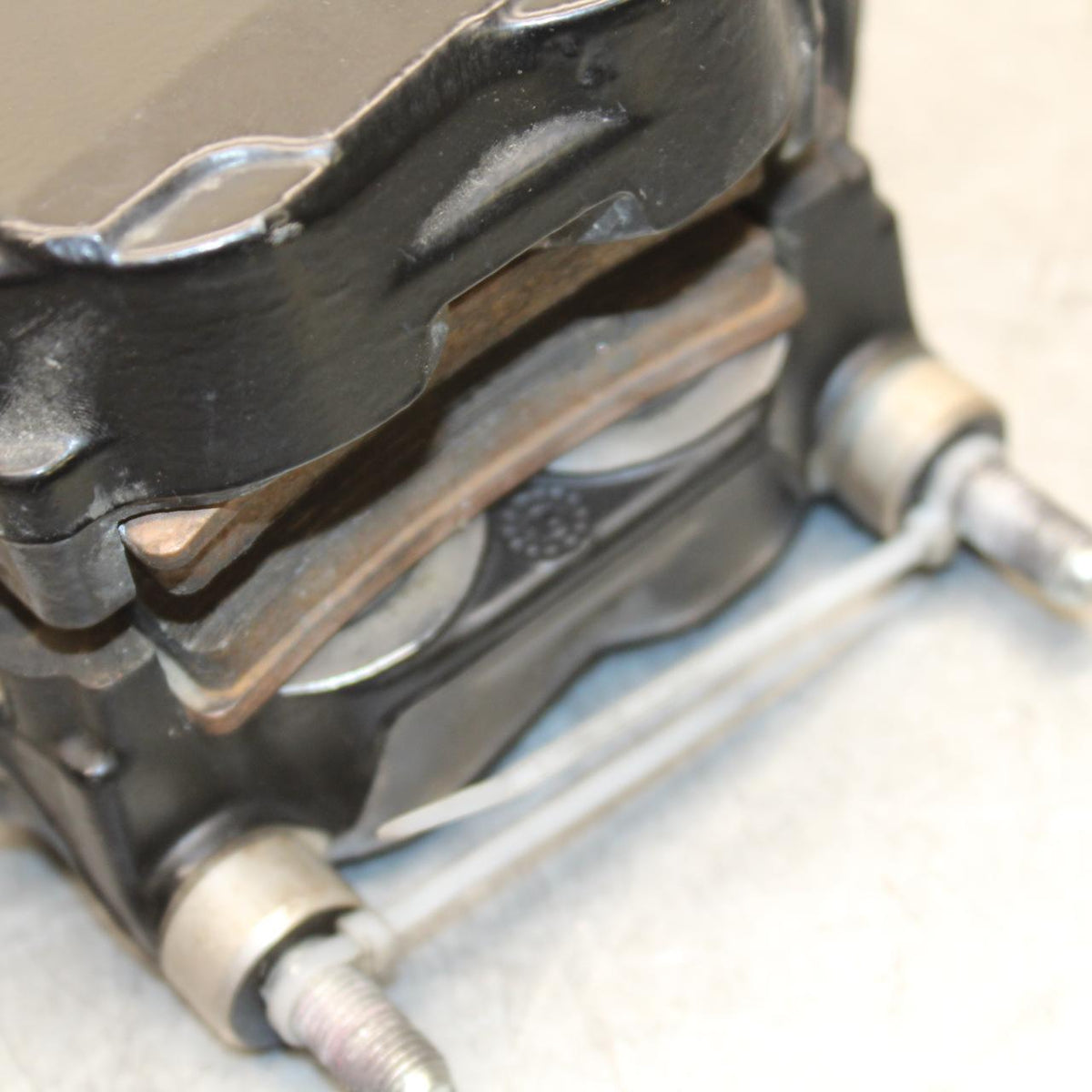 18 KTM RC 390 FRONT BRAKE CALIPER BB648