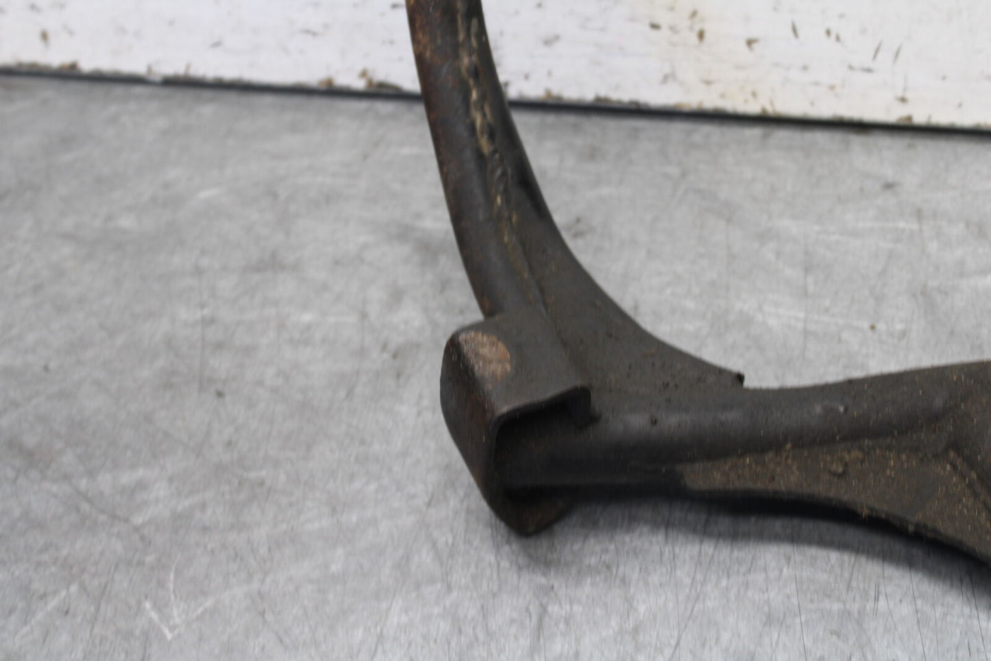 85-86 SUZUKI MADURA 1200 CENTER MAIN STAND  BB691