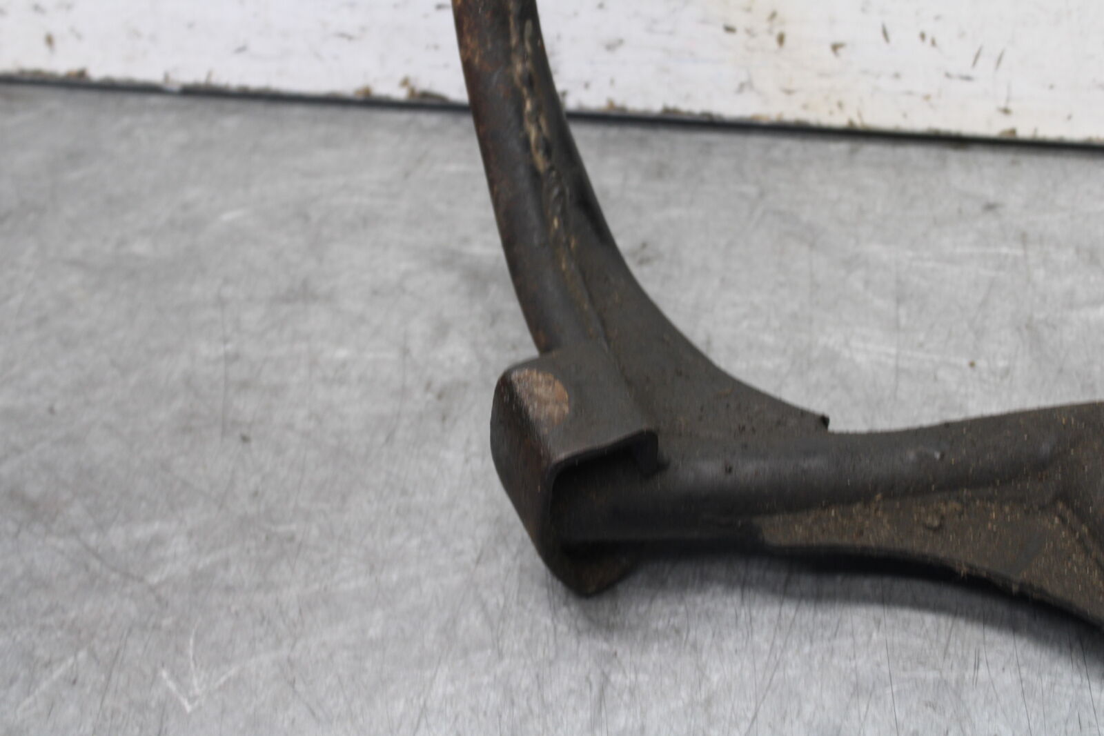 85-86 SUZUKI MADURA 1200 CENTER MAIN STAND  BB691