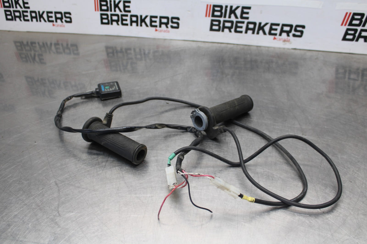 09 KAWASAKI CONCOURS 14 ZG1400B RIGHT THROTTLE GRIP/ HEAT GRIPS BB875