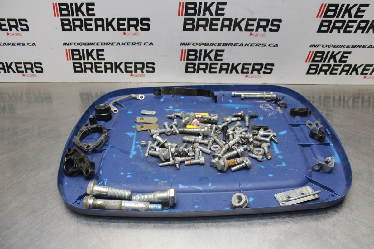 09 HARLEY-DAVIDSON SPORTSTER 1200 CUSTOM XL1200C MOUNTING BOLTS HARDWARE BB776