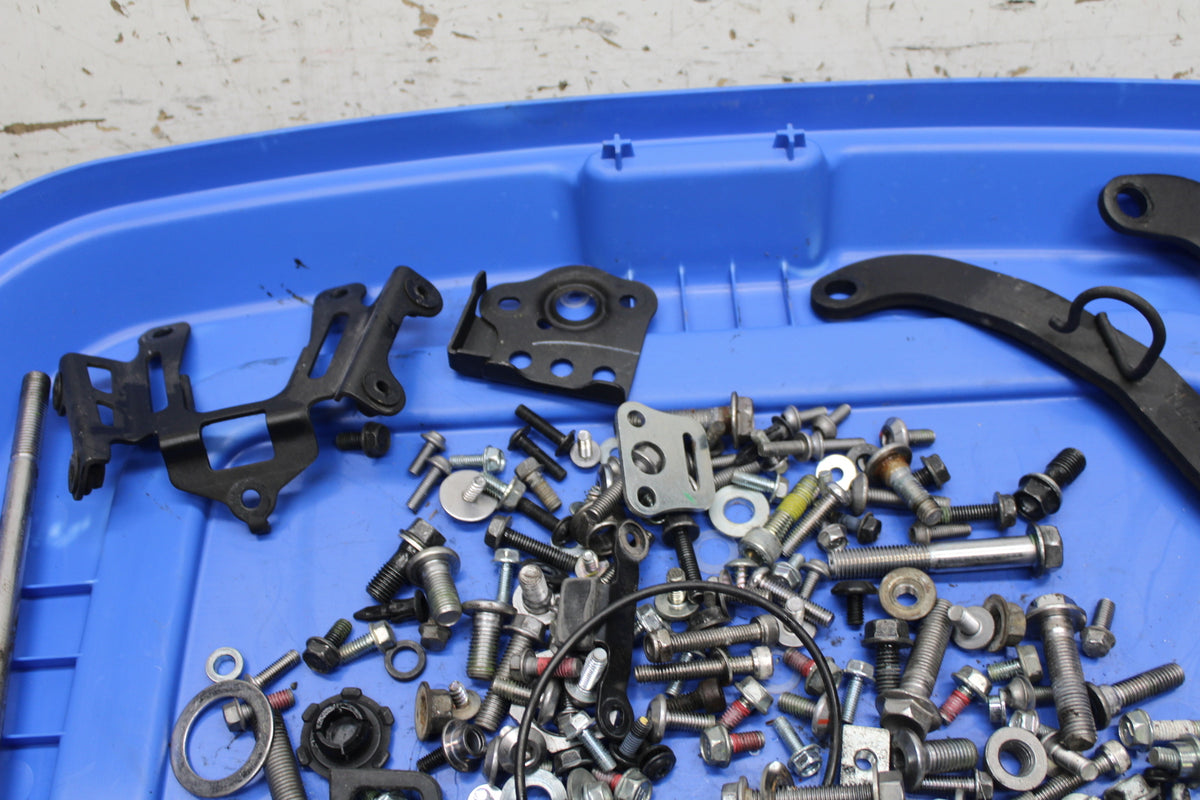 19-22 KAWASAKI Z400 MOUNTING BOLTS HARDWARE MOTOR SCREWS BB738