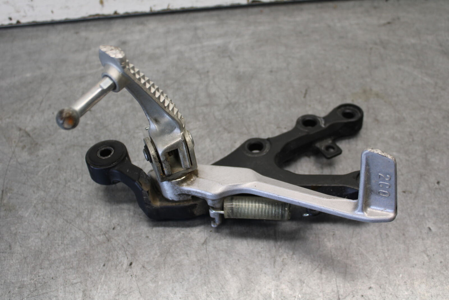 08-16 YAMAHA YZF R6 RIGHT REARSET REAR SET DRIVER FOOT PEG REST STOP BB665