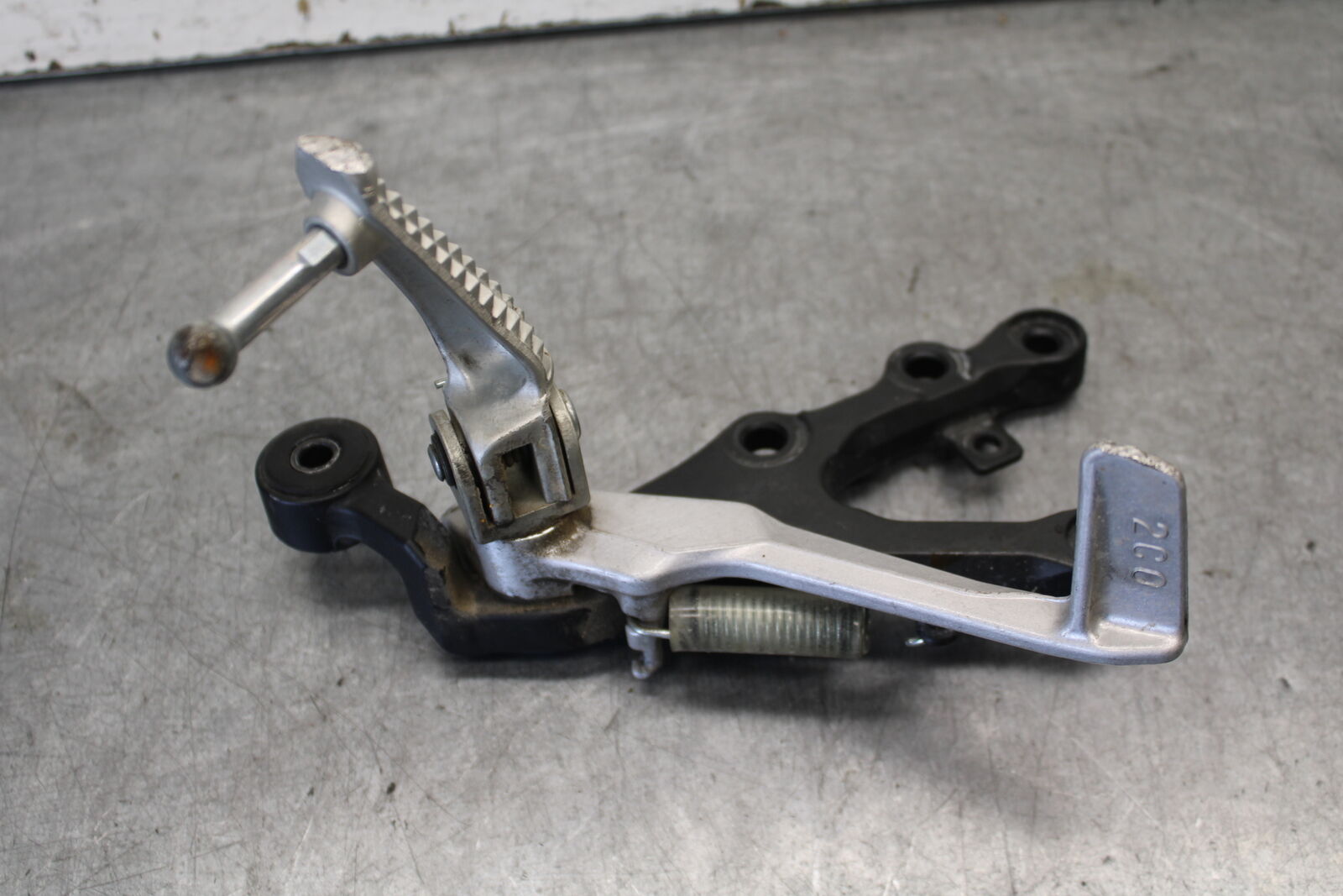 08-16 YAMAHA YZF R6 RIGHT REARSET REAR SET DRIVER FOOT PEG REST STOP BB665