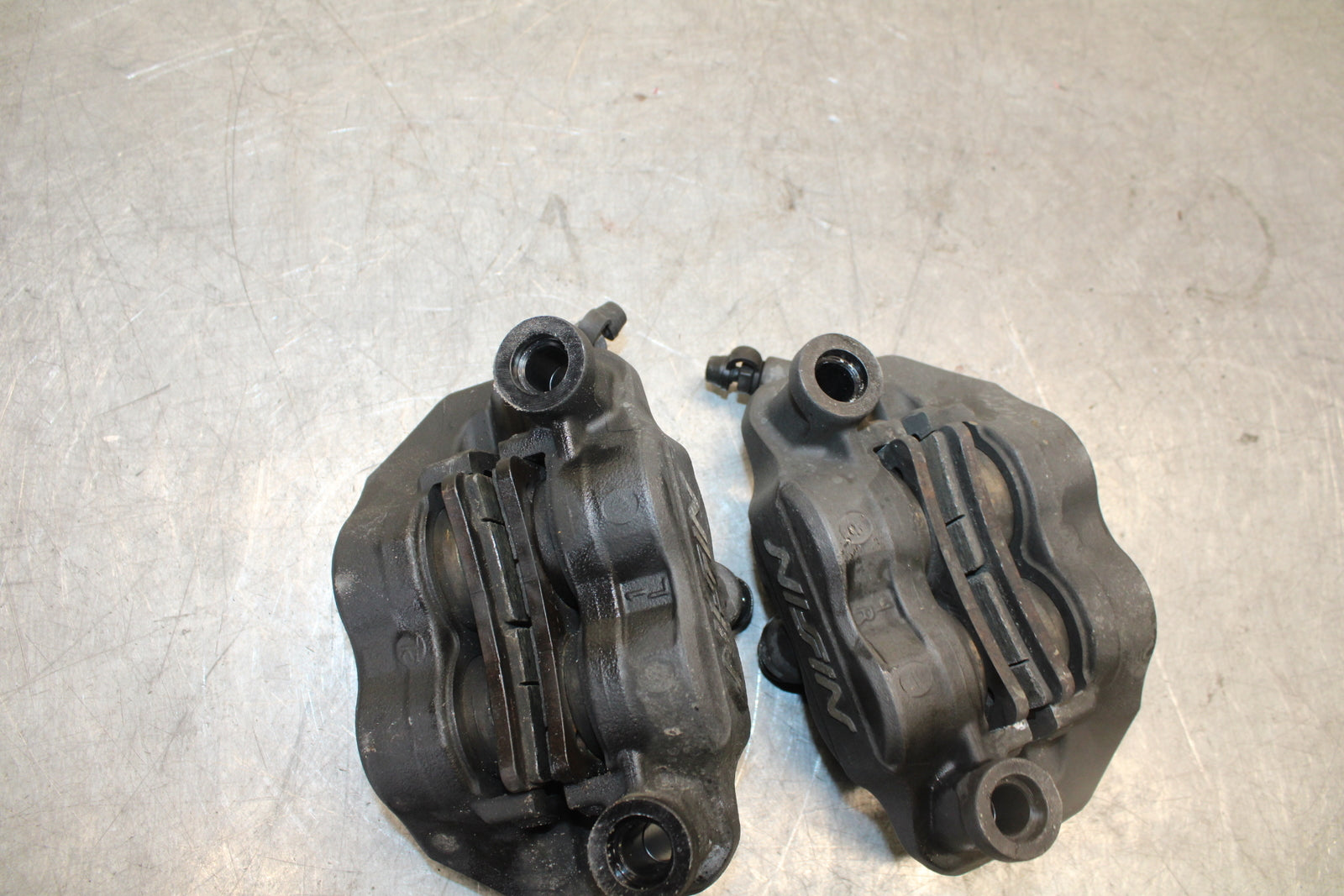 13-18 KAWASAKI NINJA ZX6R RIGHT LEFT FRONT BRAKE CALIPER SET PAIR CALIPERS BB682