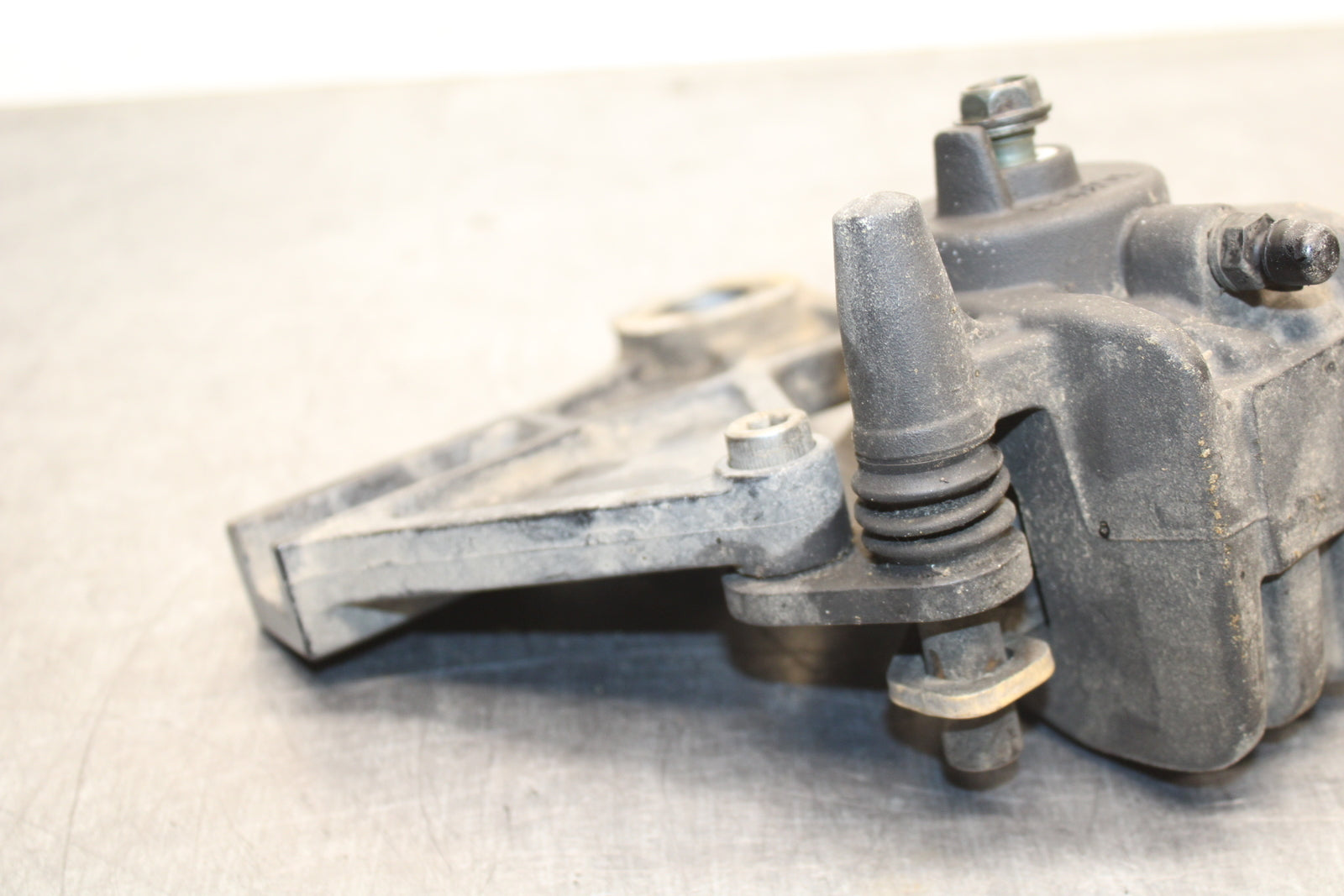 07-09 KAWASAKI VERSYS 650 REAR BACK BRAKE CALIPER W MOUNT BRACKET BB125