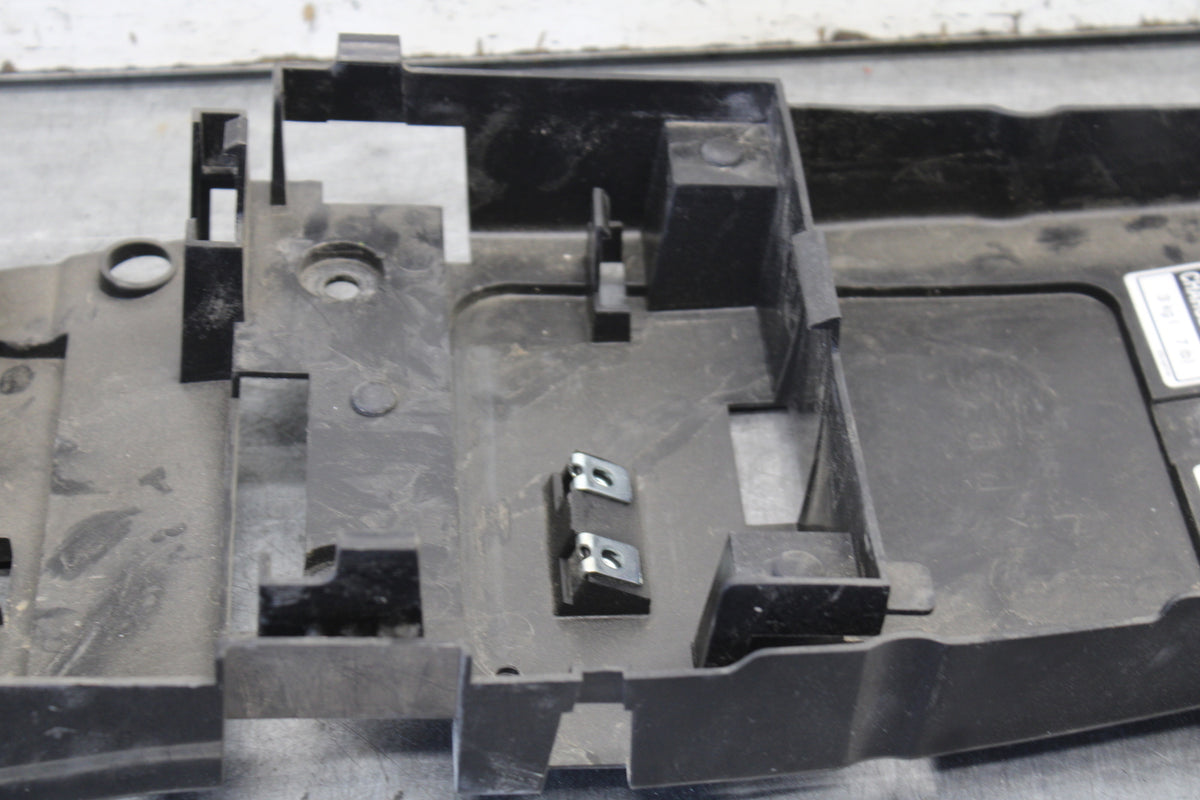 08-16 YAMAHA YZF R6 REAR BACK TAIL UNDERTAIL BATTERY TRAY PLASTIC OEM BB665