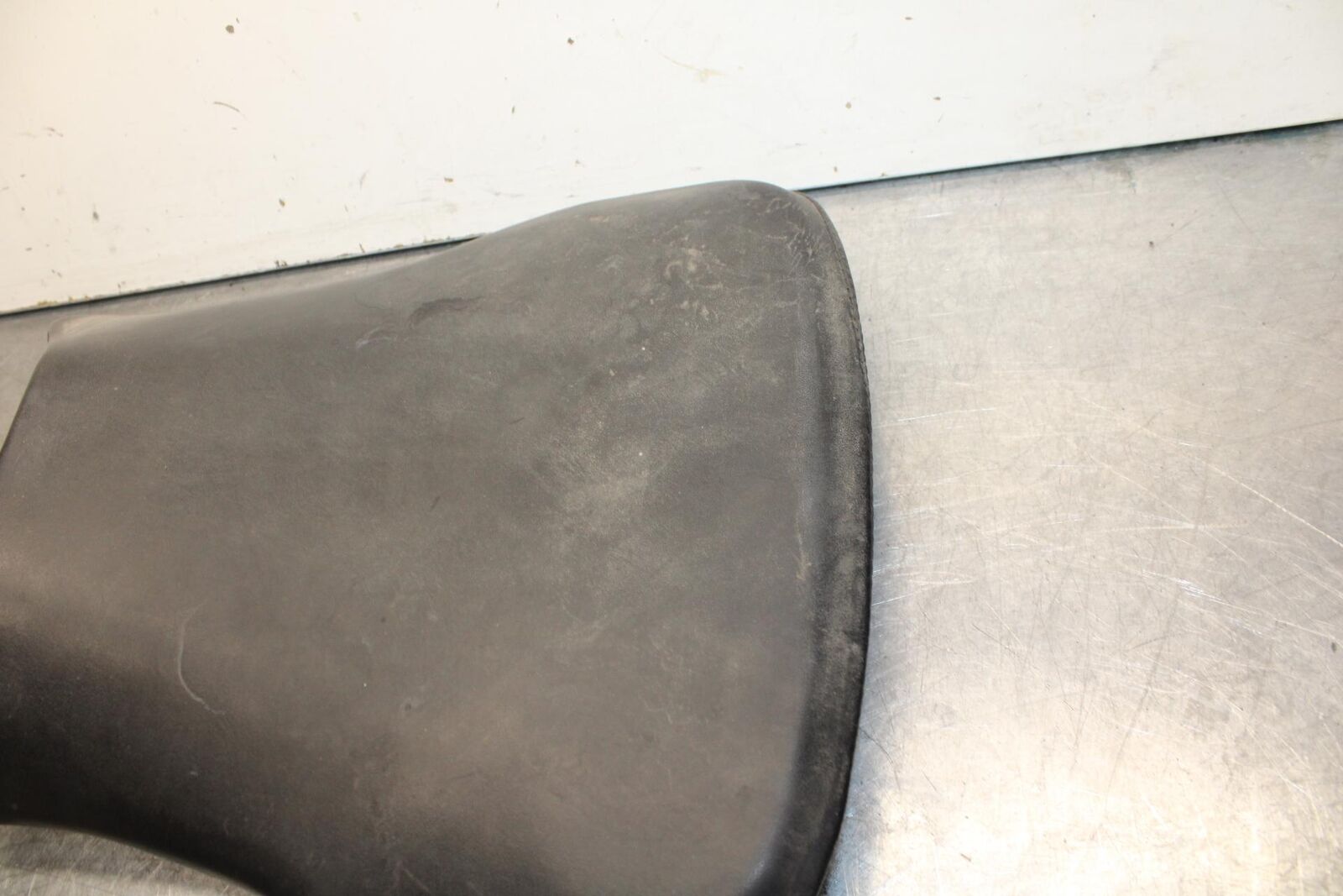 03-04 HONDA CBR600RR FRONT DRIVERS SEAT PAD SADDLE PILLION 77100-MEE-000 BB614