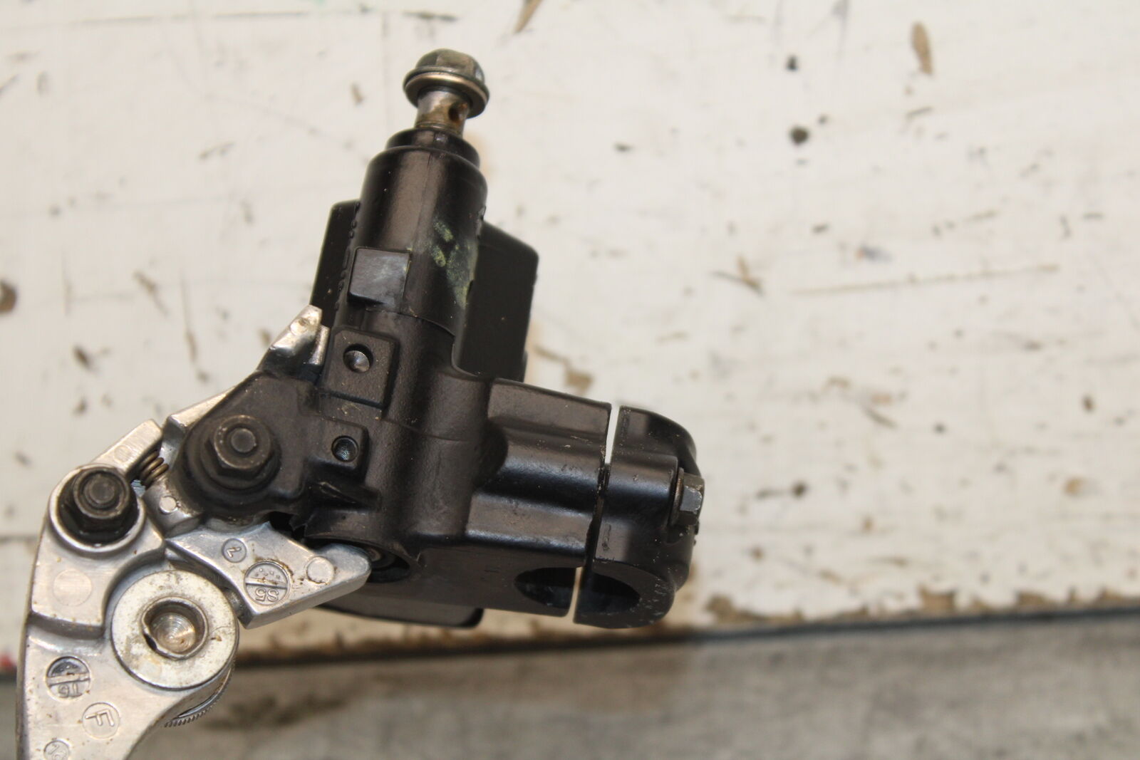 04-05 SUZUKI KATANA 750 GSX750F FRONT BRAKE MASTER CYLINDER w/ LEVER BB110