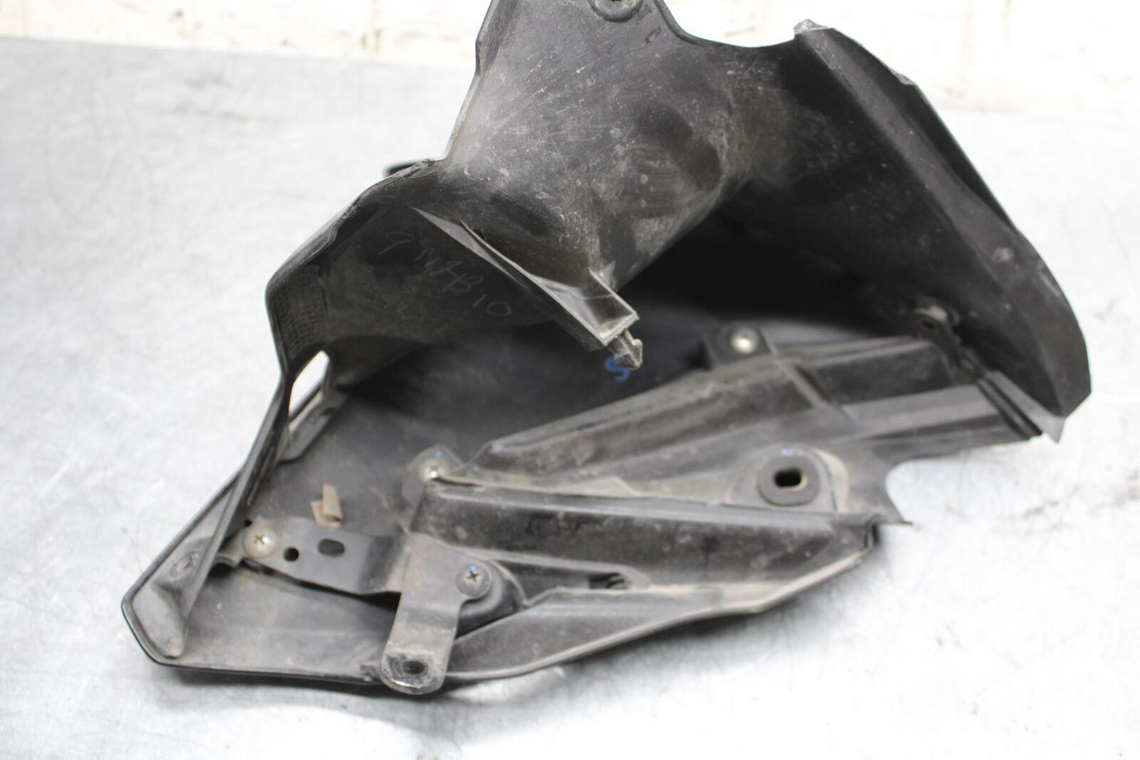 17 KAWASAKI Z900 ZR900 LEFT FRONT UPPER MID SIDE FAIRING COWL PLASTIC BB549