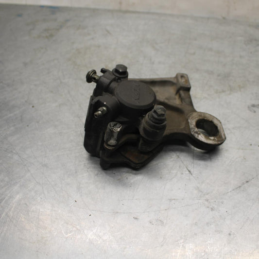 07 YAMAHA YZF R6 2c0 REAR BRAKE CALIPER W HANGER BACK MOUNTING BRACKET BB423