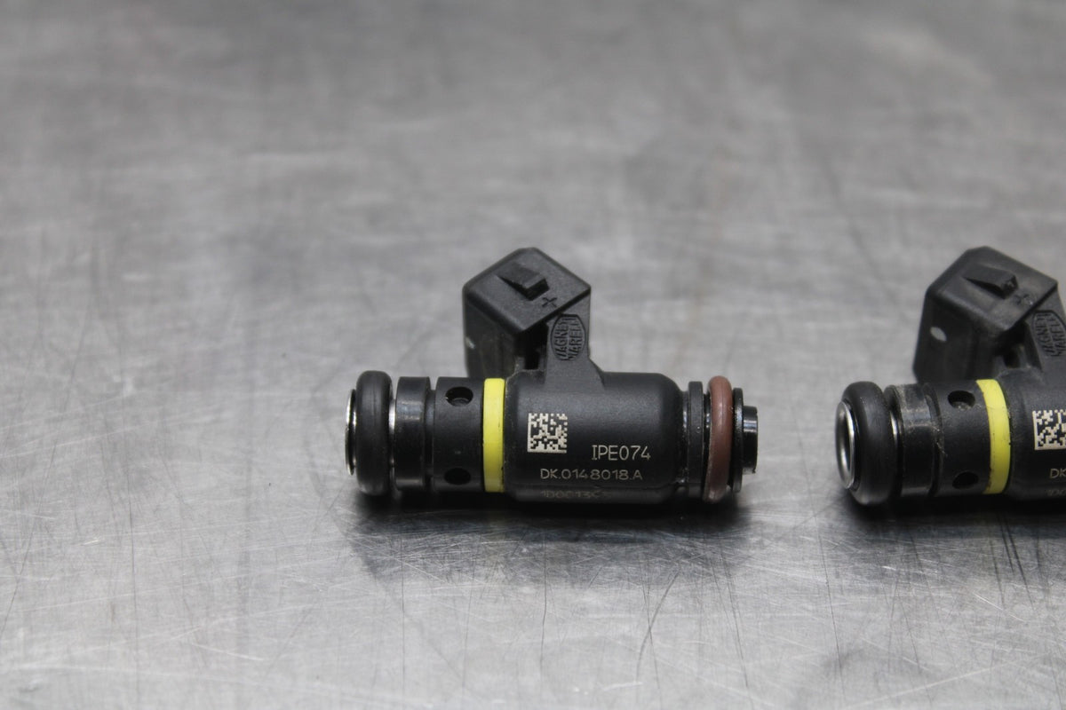 19 MOTO GUZZI V7 III FUEL INJECTOR SET PAIR BB831