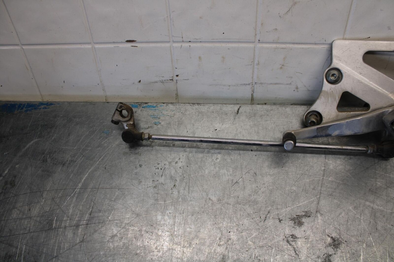 91-92 SUZUKI GSXR1100 GSXR 1100M LEFT REARSET REAR SET FOOT PEG W SHIFTER BB435