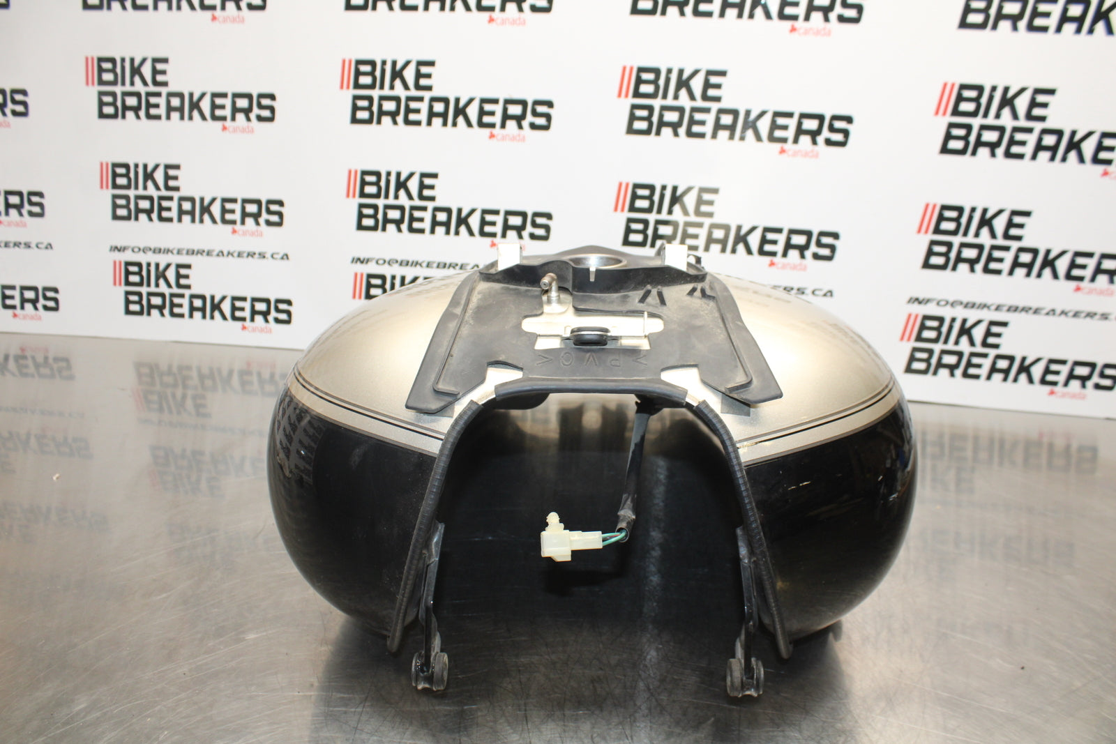 09 YAMAHA ROYAL STAR XVZ1300TF VENTURE GAS TANK FUEL PETROL RESERVOIR BB151