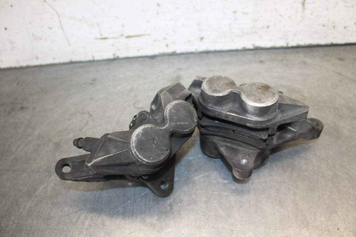 05-06 YAMAHA ROAD STAR XV1700A RIGHT LEFT FRONT BRAKE CALIPER SET PAIR  BB703