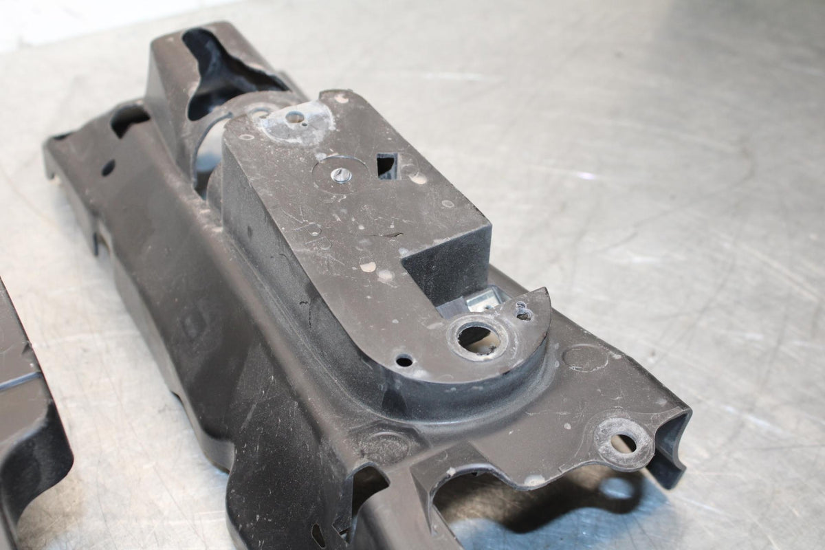 09-14 YAMAHA YZF R1 REAR BACK TAIL UNDERTAIL BATTERY TRAY PLASTIC  BB448