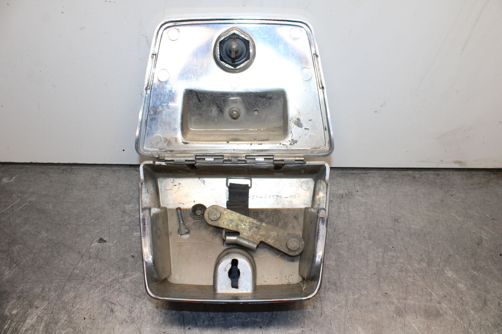 1984 Yamaha Virago 1000 STOCK TOOLS OEM TOOL BAG KIT HOLDER BB117