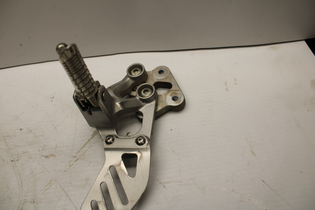 08-09 SUZUKI GSXR600 LEFT REARSET REAR SET DRIVER FOOT PEG REST STOP BB250