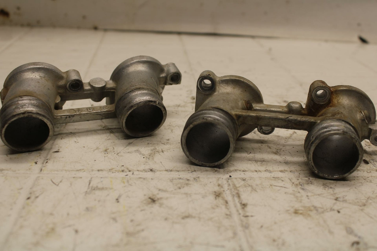 72 HONDA CB500 K1 INTAKE MANIFOLD BB24