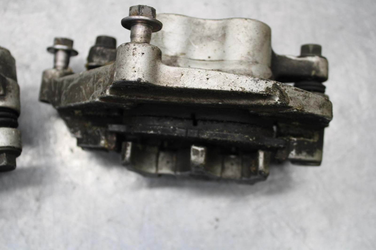 07-08 YAMAHA V STAR 1100 RIGHT LEFT FRONT BRAKE CALIPER SET PAIR CALIPERS BB71