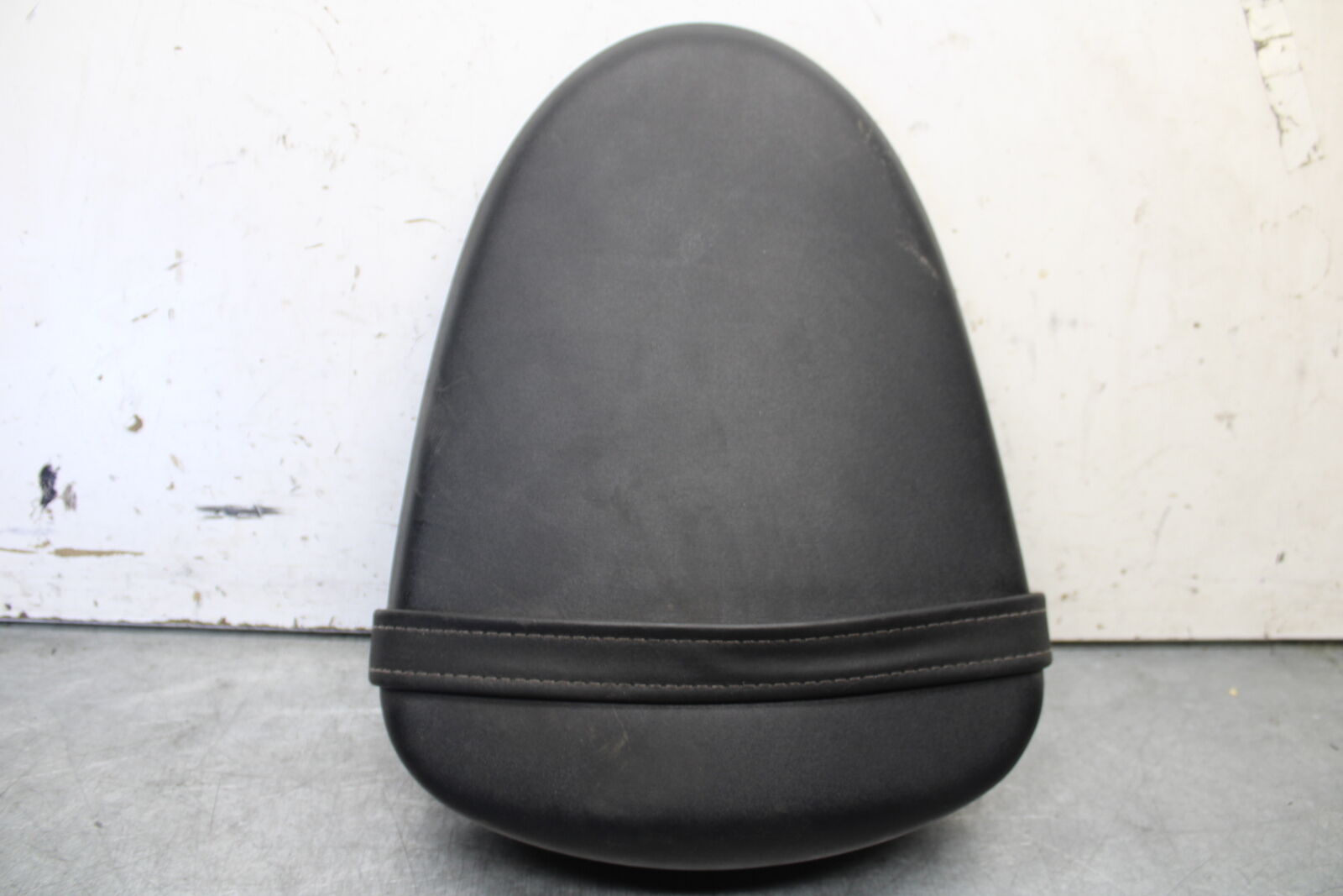05-06 SUZUKI GSXR1000 REAR BACK PASSENGER TANDEM SEAT PAD SADDLE PILLION BB663