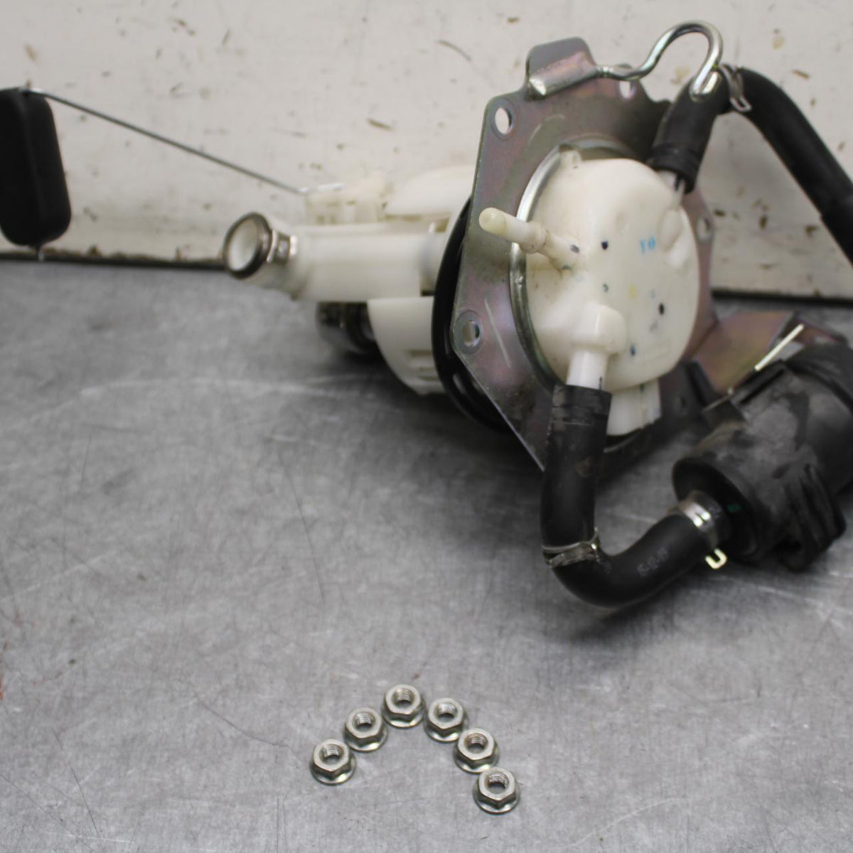 15-18 HONDA CB300FA FUEL PUMP GAS PETROL SENDER UNIT BB646