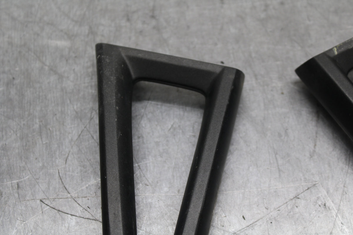 08-16 YAMAHA YZF R6 REAR BACK PASSENGER PEG SET PAIR BB127
