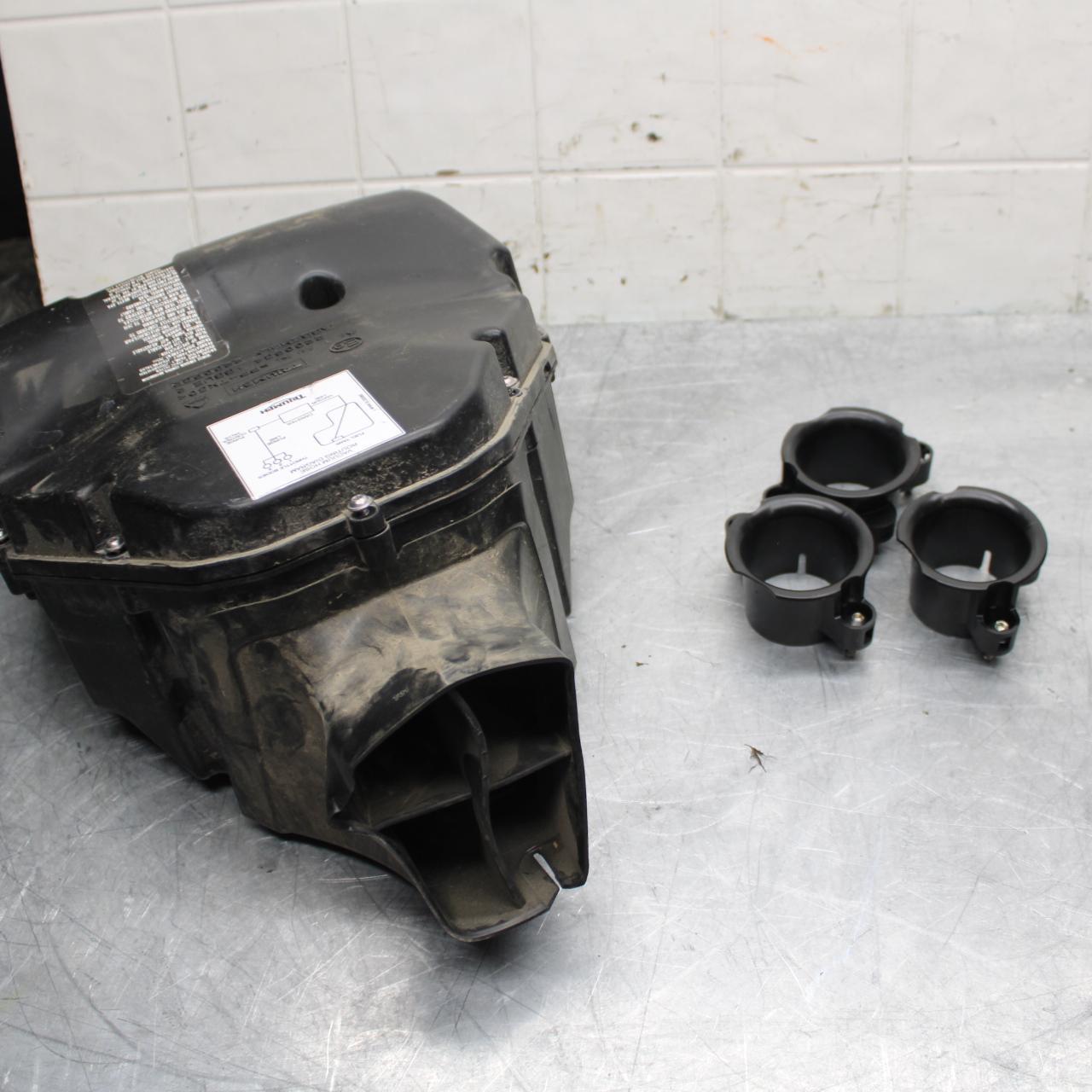 17-21 TRIUMPH STREET TRIPPLE R ABS AIRBOX AIR INTAKE FILTER BOX bb452